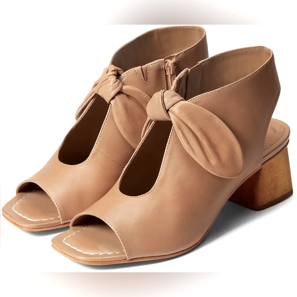 ✨Bernardo® Lizzie Square Toe Heeled Sandals in Sand Glove Leather ✨